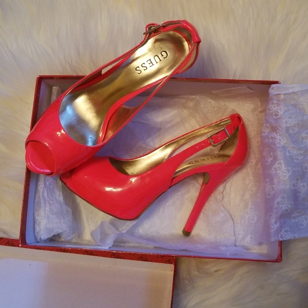 Guess hondo peeptoe platform pump 7.5